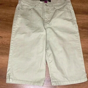 Cute Gloria Vanderbilt Missy Size 8 Bermuda Shorts